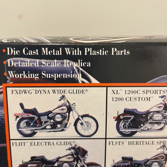 Harley Davidson Maisto Diecast 95th Anniversary Models Collectible Bikes 1:18 - Picture 10 of 14